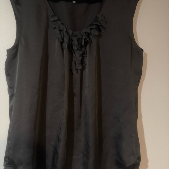 GAP Black Sleeveless Blouse with Floral Detail - Picture 2 of 8